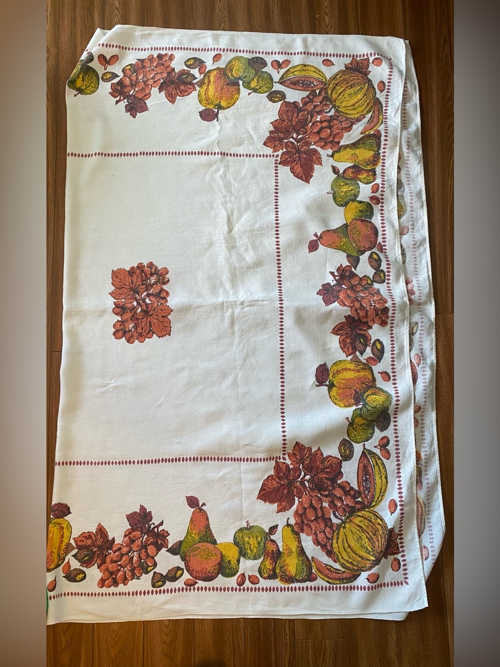 Vintage Tablecloth Linen Fruits Eclectic Retro 60 By 49 Inch Laurel leaf